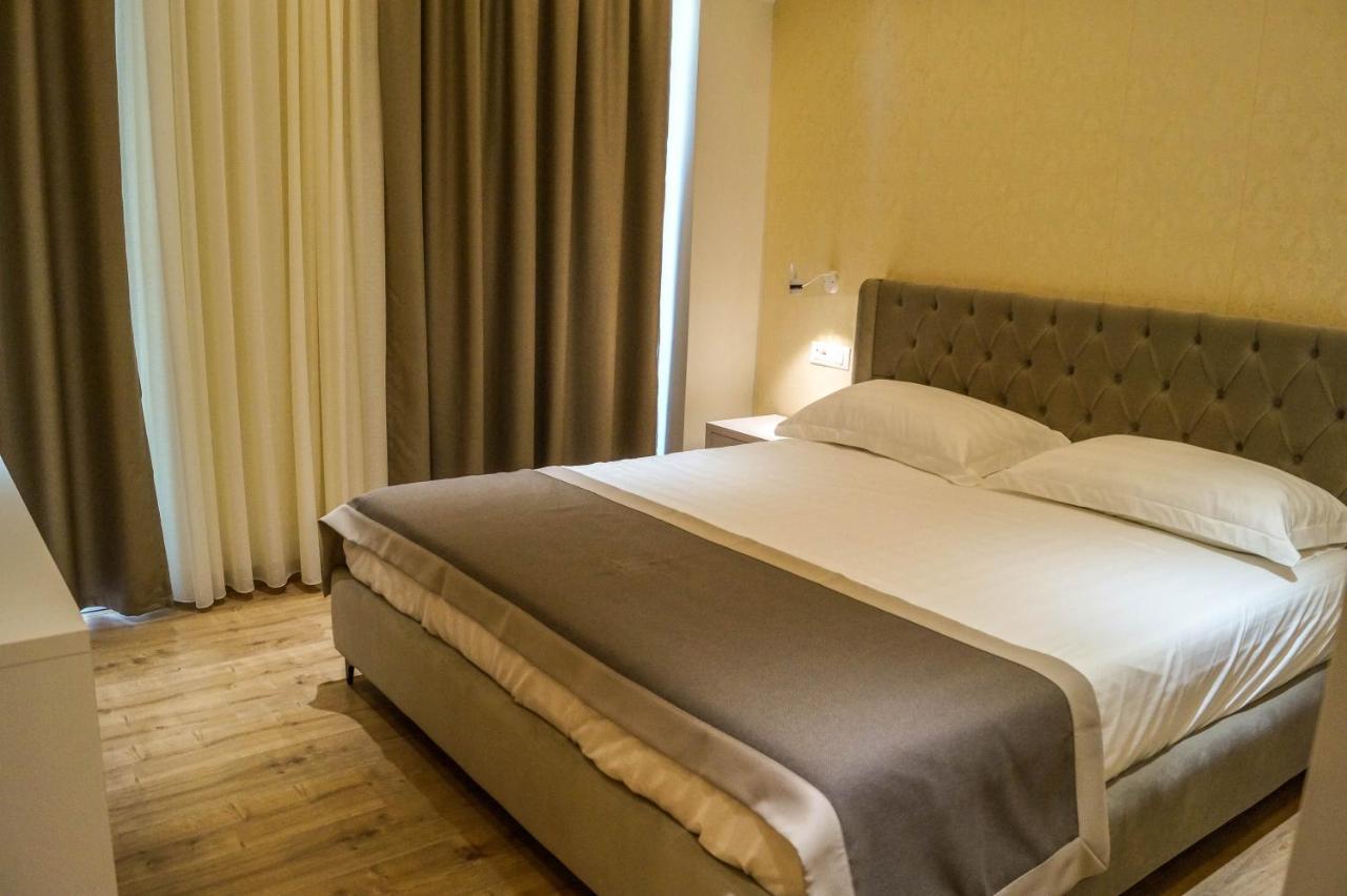 Red Hill Hotel Tirana Buitenkant foto